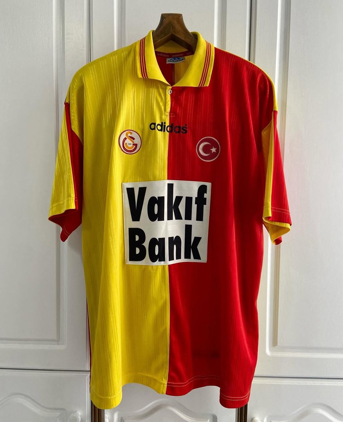 Galatasaray 1996/97 Home Retro Jersey